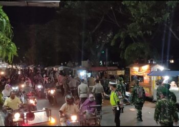 Operasi Yustisi, Polres Lhokseumawe Bersama Tim Gabungan Bubarkan Pedagang Secara Persuasif