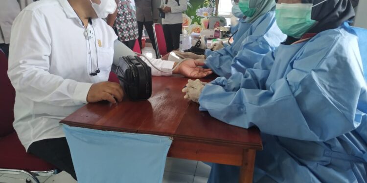 Ketua Komisi I DPRD Natuna: Vaksin Senovac Maupun Astrazaneka Aman Dan Halal