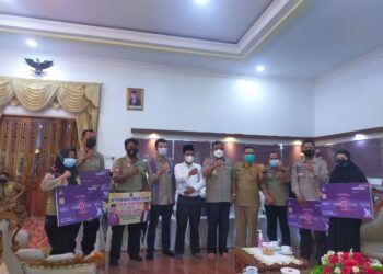 Anggota Tagana Karimun mendapatkan ATM dana tali asih Dari Kementerian Sosial