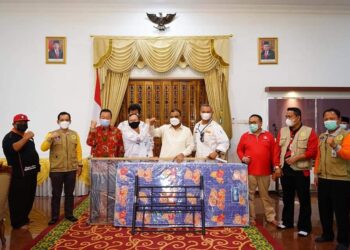 PT KSS Serahkan Bantuan 50 Set Tempat Tidur Untuk Pasien Positif Covid-19 yang dirawat di SMP 2 Binaan dan SMA 4 Binaan