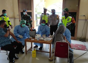 Tim Mobile Kodim 0318/Natuna  Bersama Rakyat Sukseskan Vaksinasi