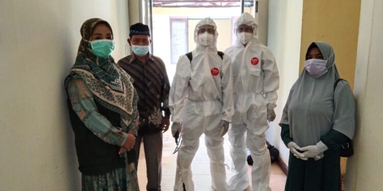 Bupati Aceh Singkil Positif Corona, Rumah Dinas Kantor Disemprot Disinfektan