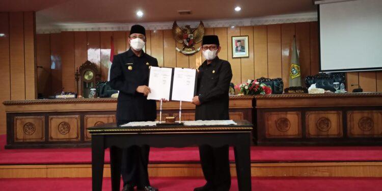 Wakil Bupati Karimun, Hadiri Agenda rapat paripurna tersebut membahas Rencana Pembangunan Jangka Menengah Daerah (RPJMD)