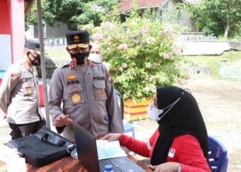 Kapolda Kepri Tinjau Pelaksanaan Vaksinasi Covid -19.di Pulau Penuba