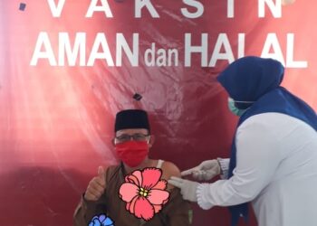 Bersama Jajarannya, KUA Simpang Kanan Aceh Singkil Lakukan Vaksin