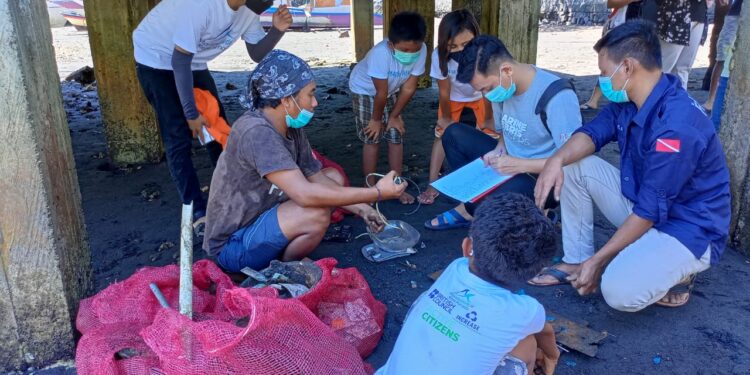 Bangga, Anak anak Maritim Hero Bersihkan Magrove Park dari Plastik
