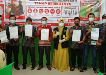 Antusias Warga Desa Teluk Ambun Singkil Lakukan Vaksinasi Massal Hari ke Dua di Puskesmas