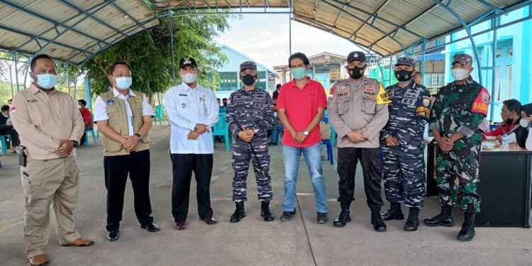 Lanal TBK Dukung Kegiatan Vaksinasi Kepada Keluarga Jajaran PLN di Pulau Karimun