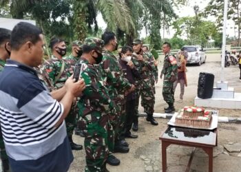 PLH Danramil 0212-10/BT PELDA Gusti Harahap Dan Camat Surprise Polsek Barumun Tengah HUT Bhayangkara Ke-75