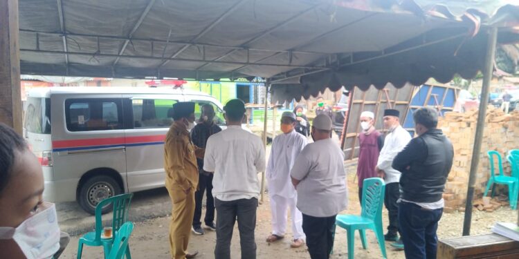 Wabup Tapsel Hadiri Pemakaman Aswin Efendi Siregar