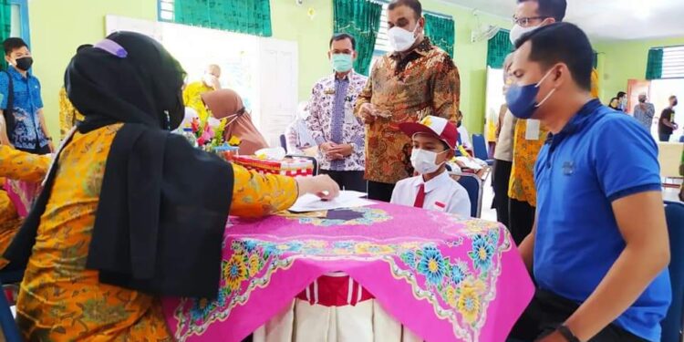 Bupati Karimun, Tinjau Vaksinasi Anak Sekolah