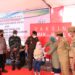 Tekan Covid-19, Kejari Rohul Giat Vaksin Dan Donor Darah Serta Bagi Masker Di Pasar Modern