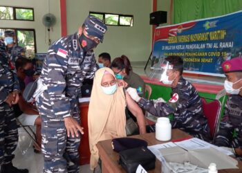 Lanal Ranai Kirim Tim Vaksinator Percepatan Vaksinasi Covid 19 Ke Pulau Tiga