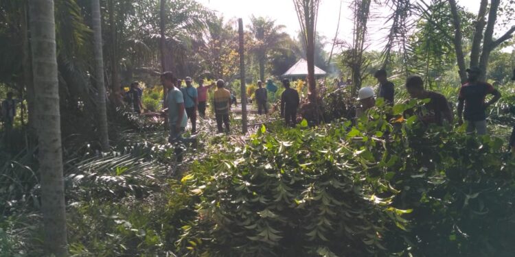 Hari Kedua, Kegiatan PKTD Membersikan Pemakaman Umum