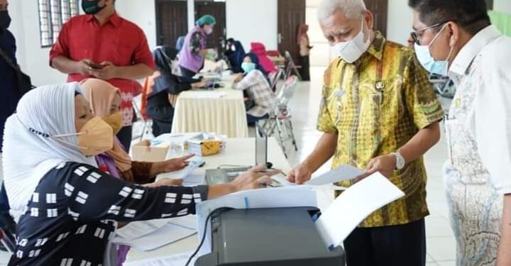 Bupati Dan Wakil Bupati Asahan Tinjau Pelaksanaan Vaksinasi Covid-19 di Dinas Pendidikan