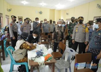 Bupati Dan Wakil Bupati Tinjau Pelaksanaan Vaksinasi Covid-19 Tahap II di Aek Songsongan