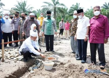 Bupati Asahan Letakkan Batu Pertama Pembangunan Pondok Pesantren Nurul Ikhwan