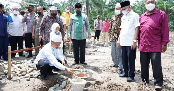 Bupati Asahan Letakkan Batu Pertama Pembangunan Pondok Pesantren Nurul Ikhwan