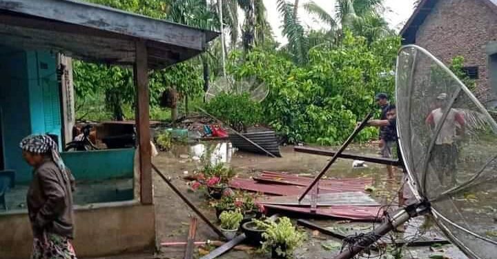 Kabupaten Batu Bara Diserang Angin Puting Beliung, Rumah Warga Porak Poranda
