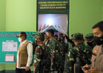 Pastikan Kesiapan Obat Bagi Warga Yang Isoman, Ketua Satgas Tinjau Gudang di Bandung