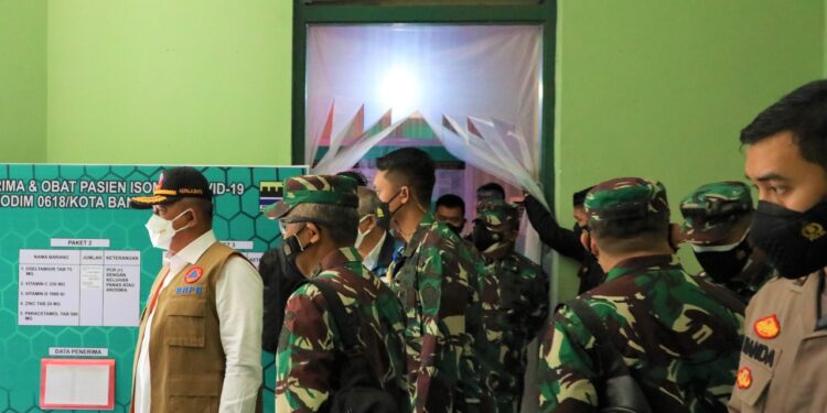 Pastikan Kesiapan Obat Bagi Warga Yang Isoman, Ketua Satgas Tinjau Gudang di Bandung