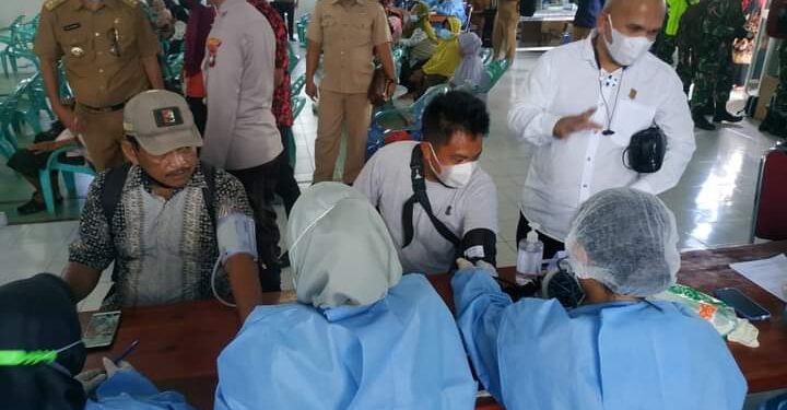 Ketua Komisi I DPRD Natuna Pantau Pelaksanaan Vaksin Di Desa Sepempang