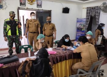 Camat Pulau Rakyat Pantau Program Serbuan Vaksinasi Di Desa Orika