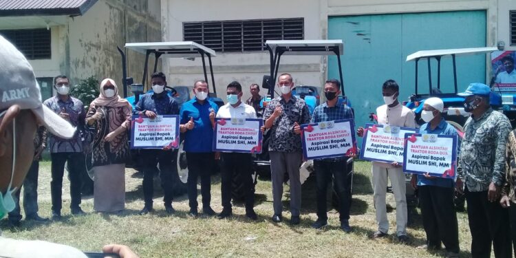 13 Kelompok Tani di Aceh Utara,Dapat Bantuan 13 unit Traktor Dari Kementan