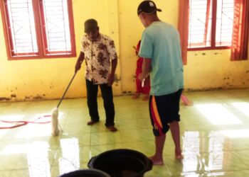 Bersih Sebagian dari Iman, Pemdes Suka Damai Singkil Lakukan Jum’at Bersih