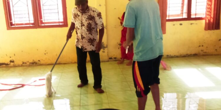 Bersih Sebagian dari Iman, Pemdes Suka Damai Singkil Lakukan Jum’at Bersih