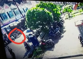 Dari rekaman CCTV Pasar Puan Maimun seorang wanita berusia 53 tahun lompat dari lantai 3,kejadian ini diperkirakan sekira pukul 08:08 WIB.
