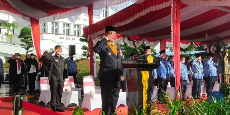 Peringatan Hari Kemerdekaan ke-76 Dilaksanakan Secara Sederhana Di Lapangan Pemkab Karimun