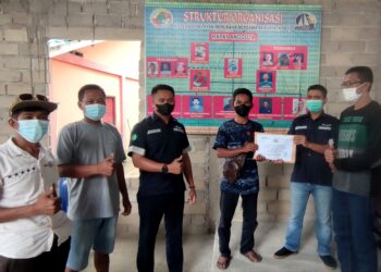 “Bantuan ini untuk melengkapi alat tangkap anggota, apa yang menjadi kebutuhan, karena tiap tiap anggota berbeda kebutuhannya. Bantuan ini dapat meringankan beban nelayan dalam melengkapi alat tangkap,” katanya.