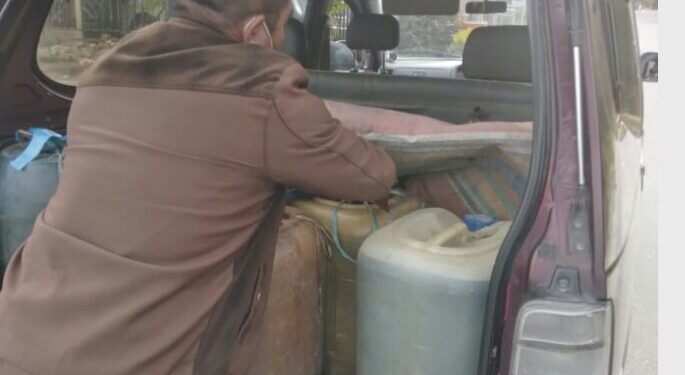 Diduga Melakukan Penimbunan, Oknum Kades Tepergok Isi BBM Hingga 8 Jerigen Di SPBU