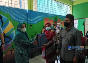 Ketua TP PKK Asahan Serahkan Bantuan kepada Anak Yatim dan Orang Tua Jompo