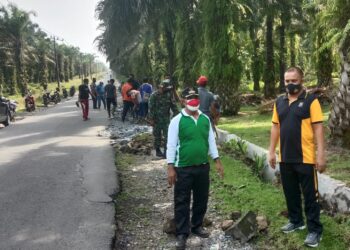 Menyambut HUT RI Ke-76 Pemerintah Kecamatan Aek Songsongan Gelar Gotong Royong Massal
