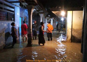Banjir Surut Menyisakan Lumpur Rumah Warga Dua Desa di Wilayah Kabupaten Bogor