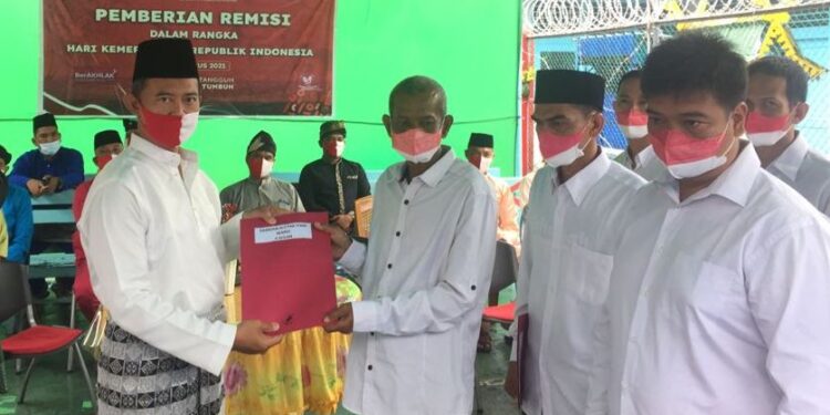 41 Warga Binaan Lapas Kelas III Dabo Singkep Dapat Remisi HUT RI 2021