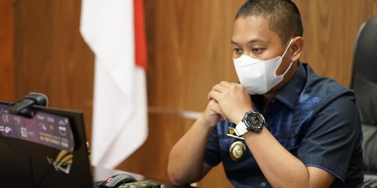 Wabup Lingga: Kades Terpilih Harus Mampu Bangkit Dari Pandemi COVID-19
