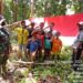 Para Pemuda Kibarkan Bendera Merah Putih Diatas Puncak Gunung Sebung