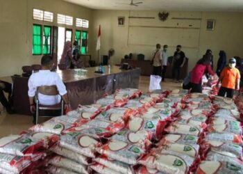 Bantu Masyarakat Lingga, PT CPM Salurkan 3.000 Paket Sembako Kepada Masyarakat