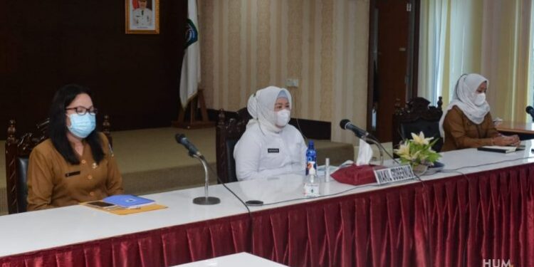 “Narkoba itu musuh bersama yang mengancam dan merusak kehidupan bermasyarakat. Karena itu kita harus berjuang bersama membersihkan Kepri dari penyalahgunaan narkoba. Generasi Kepri harus bebas dari narkoba,” kata Wagub Marlin usai menghadiri Rakornas P4GN dari Graha Kepri, Batam, Selasa (24/8).