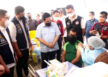 Bersama Menteri BUMN dan Ketua Kadin Indonesia, Bobby Nasution Tinjau Vaksinasi Massal