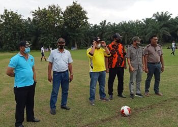 Camat Pulau Rakyat lakukan tendangan pertama
