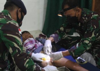 Peringati HUT Ke 76 TNI, Kodim 0317/TBK bersama Lanal TBK Gelar Khitanan Massal