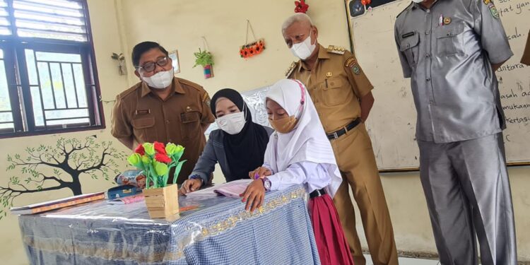 Bupati Asahan Tinjau Pelaksanaan Belajar Tatap Muka