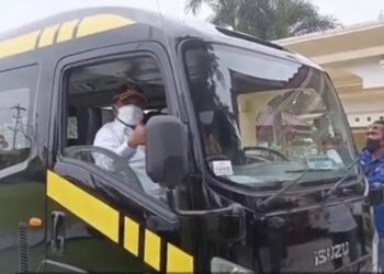 Kementerian Desa Pembangunan Daerah Tertinggal Beri Bantuan Bus Kepada Dua Desa Di Kabupaten Karimun
