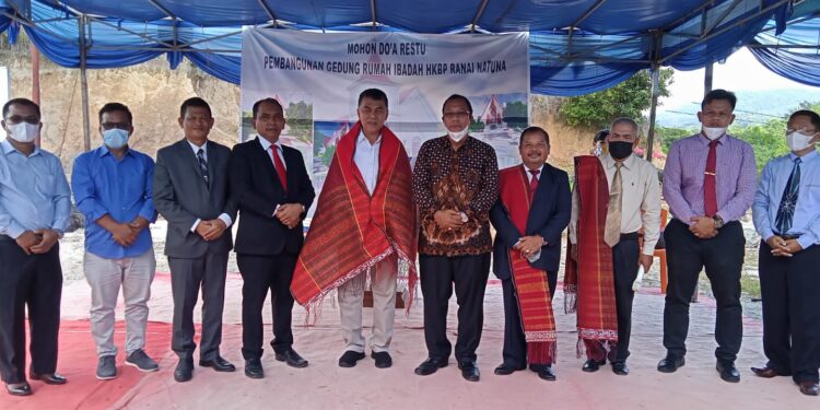 Bupati Natuna Dan Pareses HKBP Distrik XX Peletakan Batu pertama HKBP Ranai