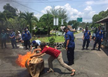 Petugas dan WBP Lapas Dabo Singkep Latihan Pemadam Kebakaran