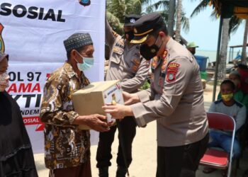 Polres Lingga Salurkan Bansos Alumni AKPOL 97 Wirapratama